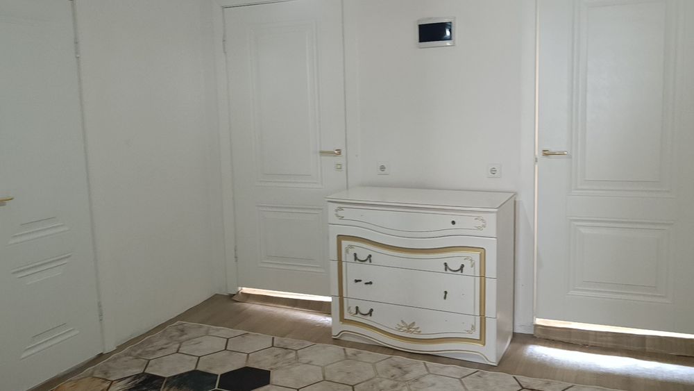 Үй сатылады. Дом продается.