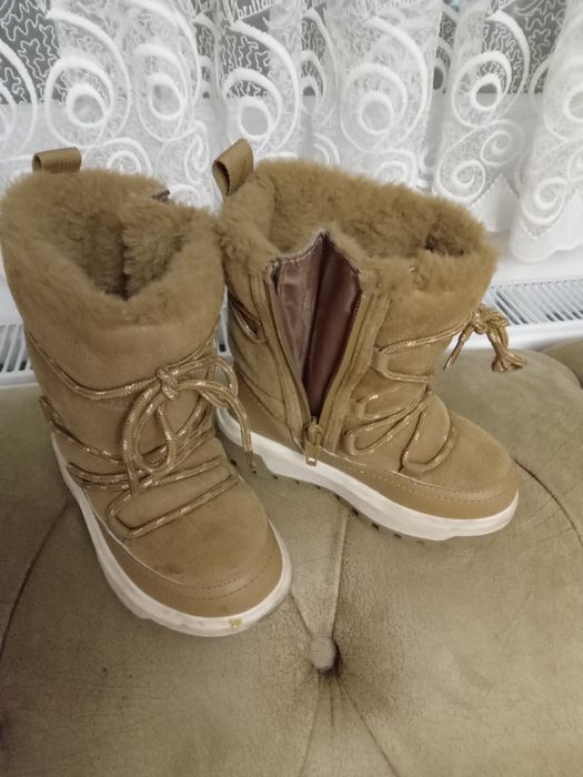 Детски ботуши-апрески,боти-естествен велур, маратонки-светещи,пантофи