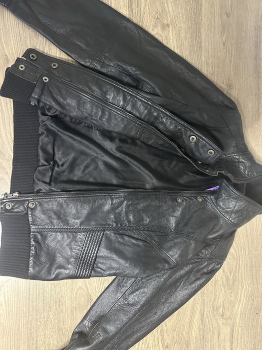 Чисто ново яке ,естествена кожа.