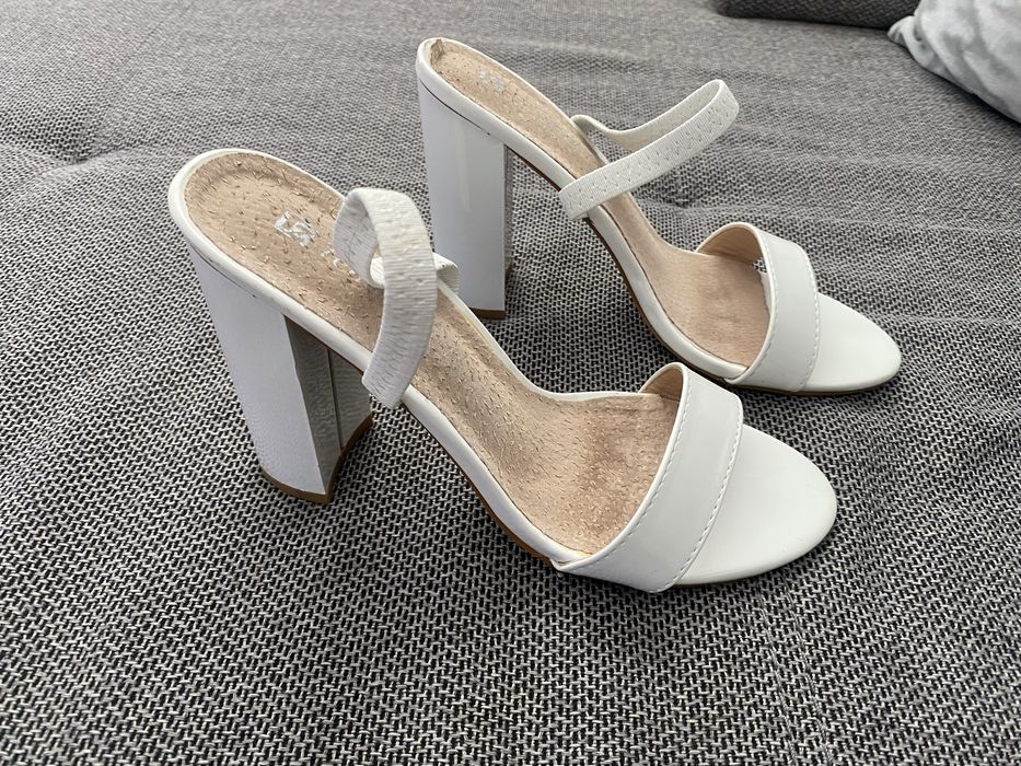 Сандали и остри обувки на ток Zara,HM