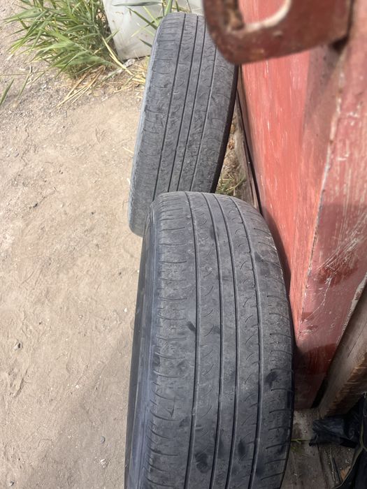 Две покрышки на 16