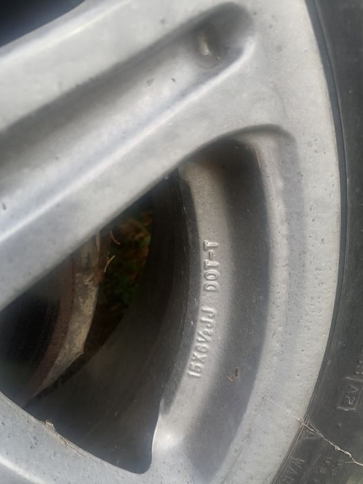 Agenți cu anvelope de iarna 15 la suta uzura.