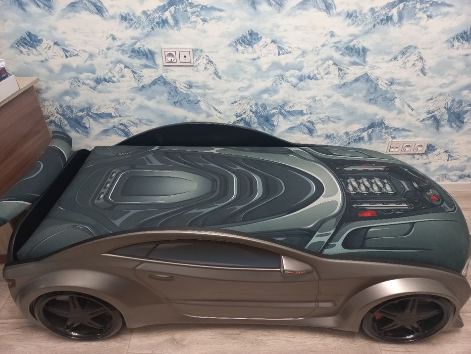 Продаю детский кровать- машина