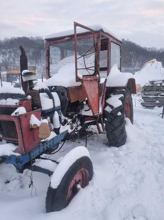 Vând tractor u650 am si capota pentru detalii sunati