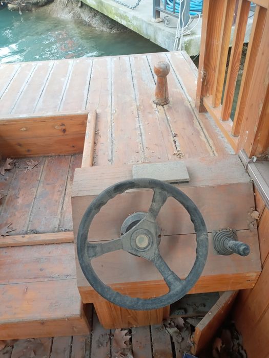 Деревянные лодка