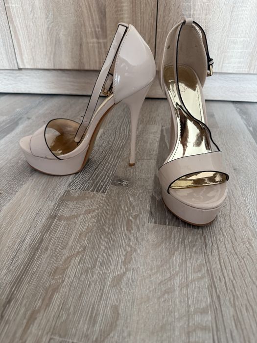 Sandale cu toc