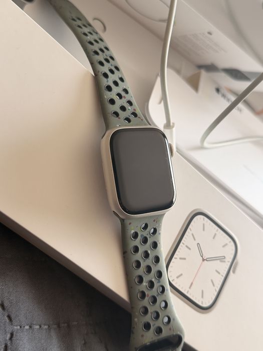 Часовник Apple Watch Series 7 Starlight Aluminum 41 мм