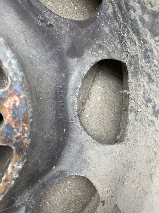 Vând o singură jantă pe 15 de Mercedes