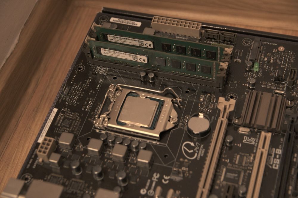 Kit placă de bază ASUS CS-B