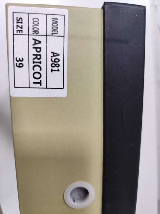 Продам новые черные туфли