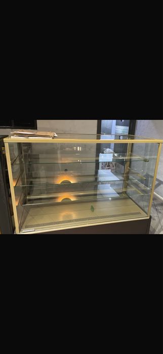 Витрина холодильник для десертов