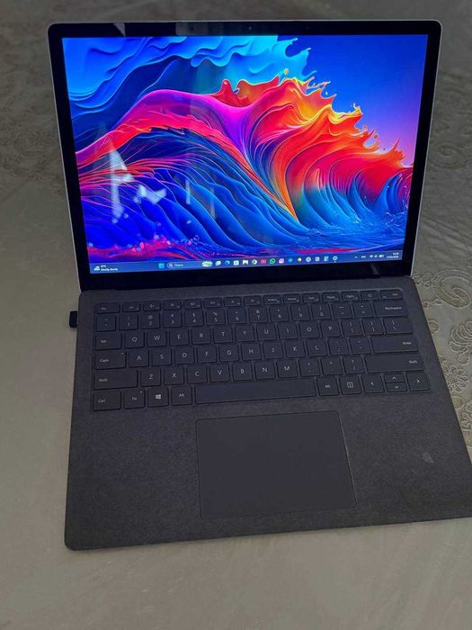 Продаётся ноутбук в отличном состоянии Microsoft Surface 2K