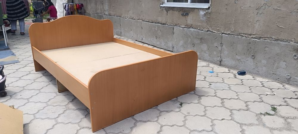 Двух спальная кровать