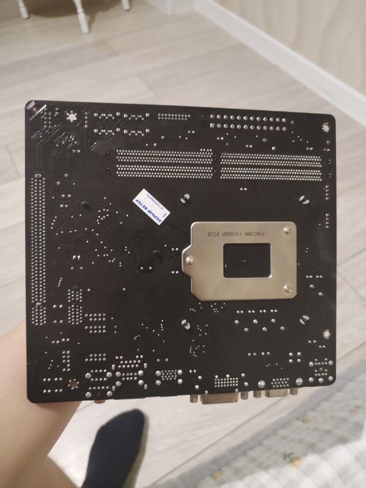 Материнка GIGABYTE GA-H110M-2V

033006

GA-H110M-S2V