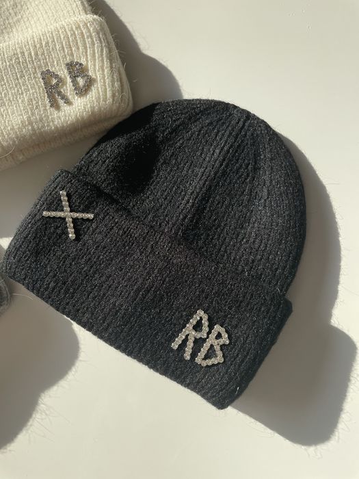 Дамска зимна шапка плетиво с камъни