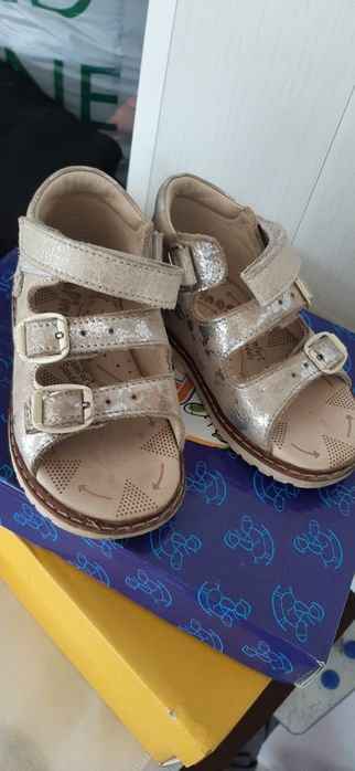 Продам детскую ванну, сандалии для девочки