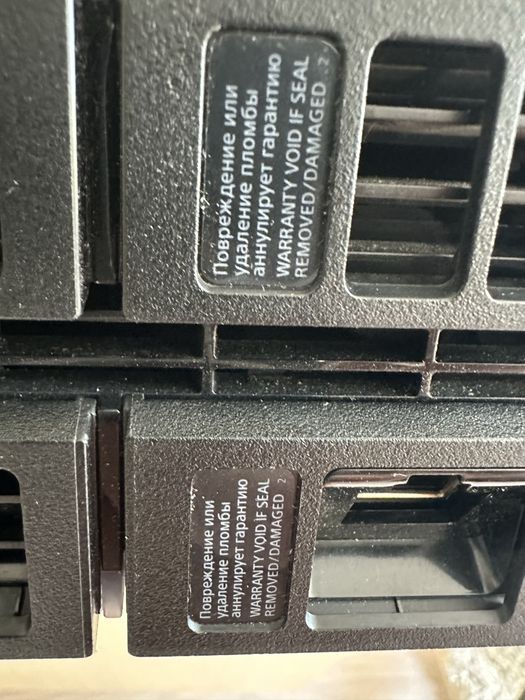 PlayStation 4 + 2 джойстика + 5 игр