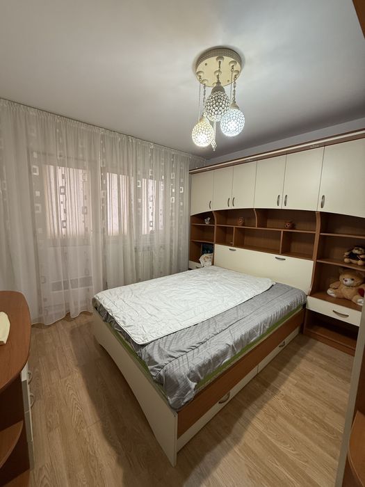 Inchiriez apartamen doua camere decomandat