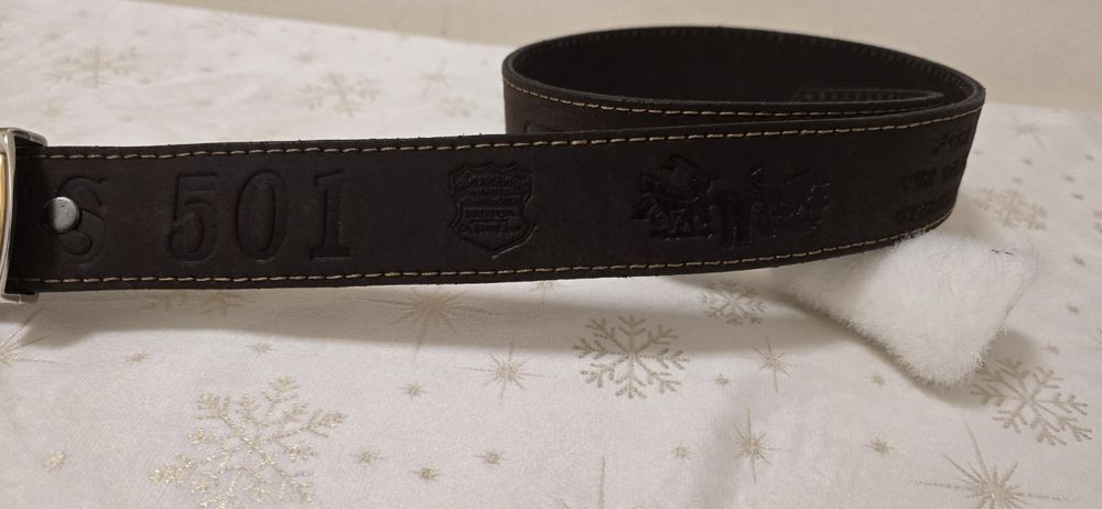 Винтидж кожен колан Levi's 501.Коланът е изработен от кафява кожа