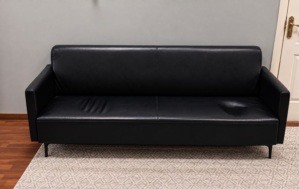 Продам диван черный
