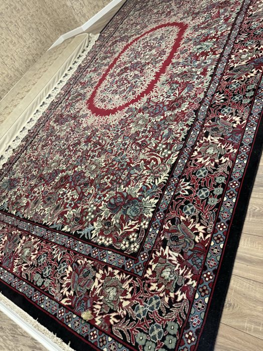 Продаётся ковёр турецсккий