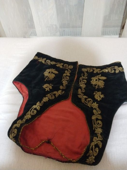 Vestă populară din catifea