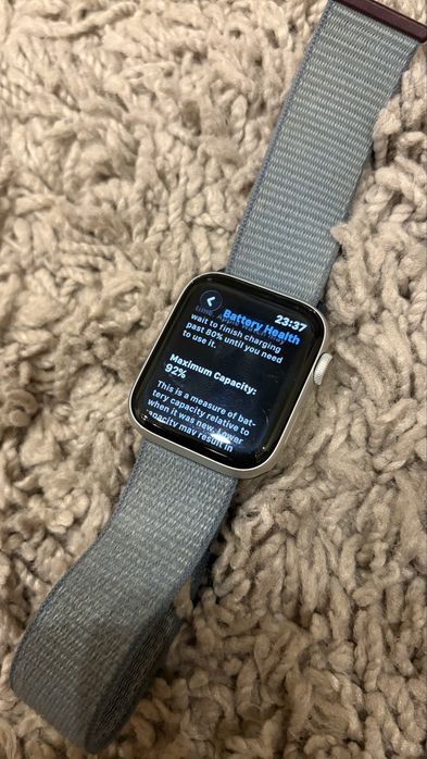 Apple Watch SE2 (Каишка Подарък)