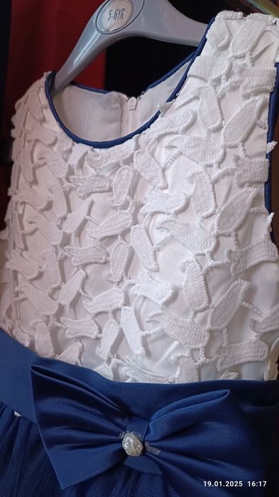 Уникална дълга детска рокля за официален повод 120 р-р