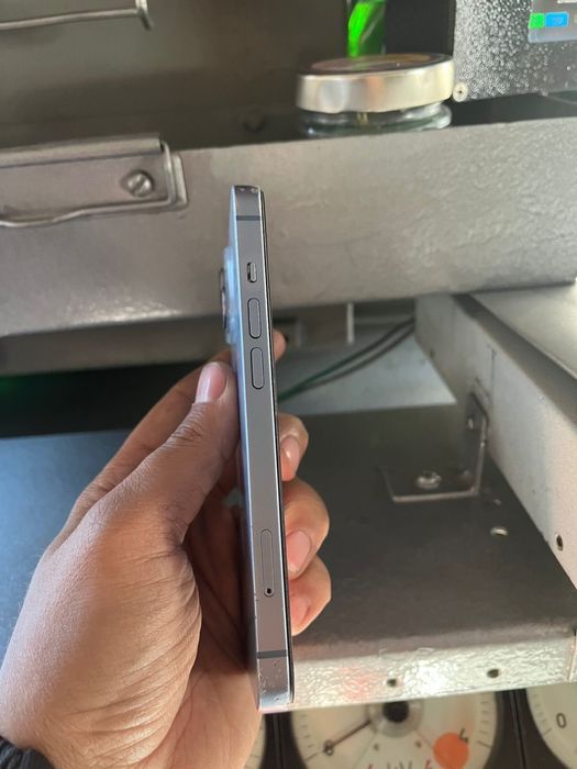 Продам телефон Айфон 14