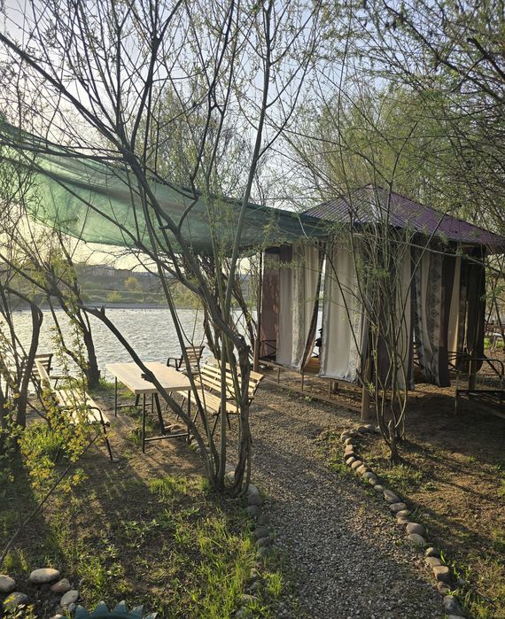 Oстров на берегу реки tапчаны. Рыбалка на реке и озера.