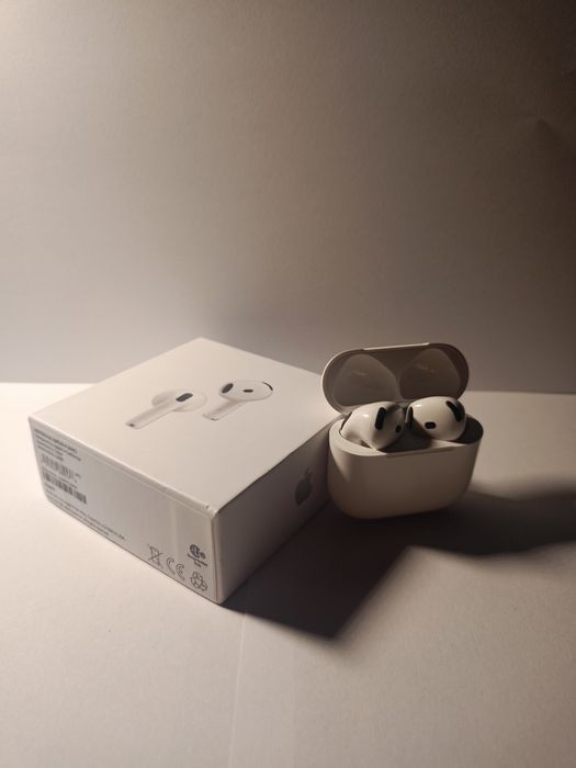 Apple. AirPods 4