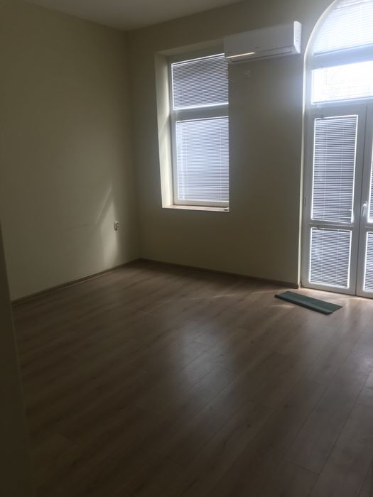 Дава се под наем Етаж от къща в Ямбол, Възраждане - 200 кв.м за 382.5 € - Снимка #2