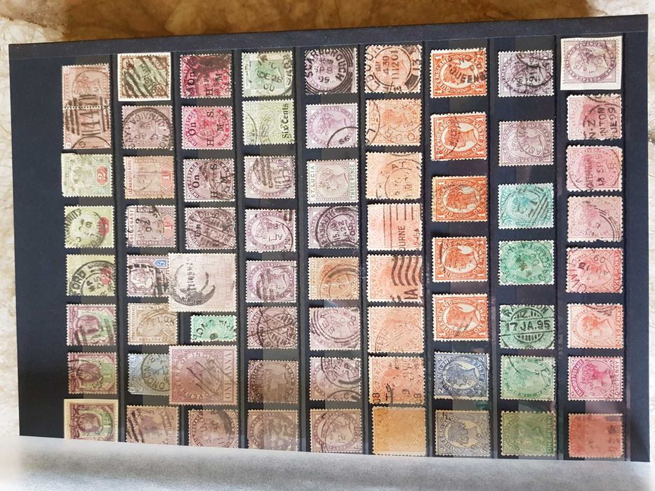 Vând o colecție din 8000 buc, 12 buc. cu eroare, TIMBRE POŞTALE VECHI