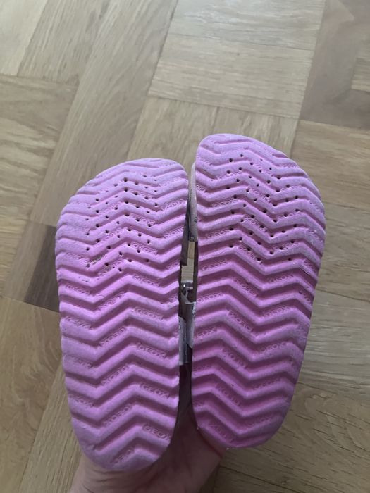 Продам сандали 2 пары для девочки Geox