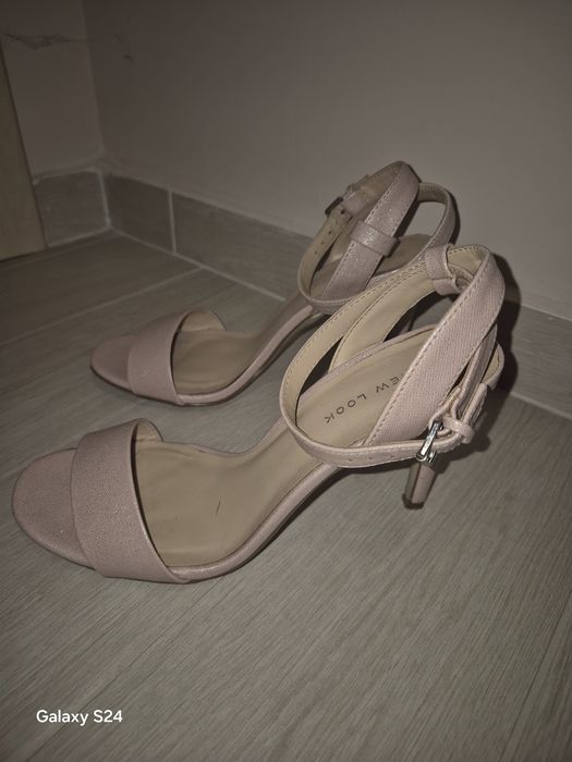 Розови сандали New Look