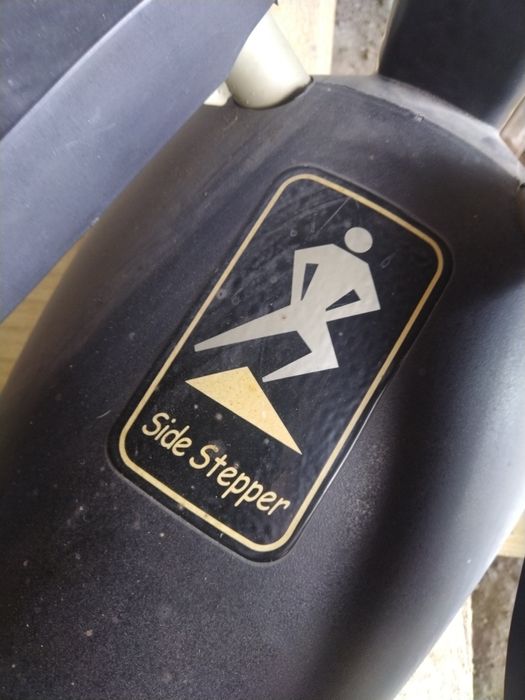 Степер предназначен за комплексна мускулна и кардио тренировка.Отличен