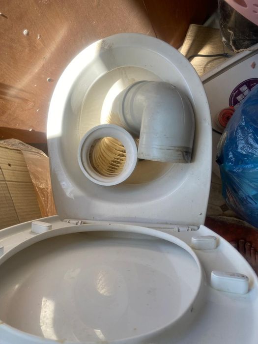 Туалетный бачок и туалет