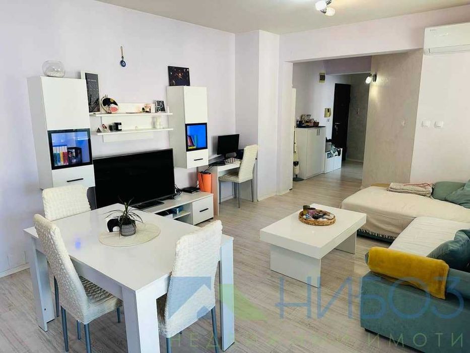 Продава се Тристаен апартамент в Стара Загора, Център - 101 кв.м за 1288 €/кв.м - Снимка #2