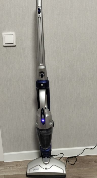 Продам вертикальный пылесос