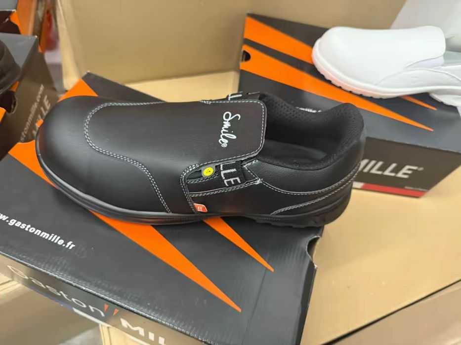 Vand un lot de marfa bocanci de munca 3600 buc