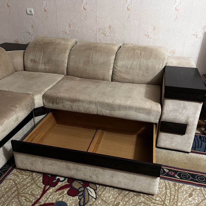 Срочно продам диван.