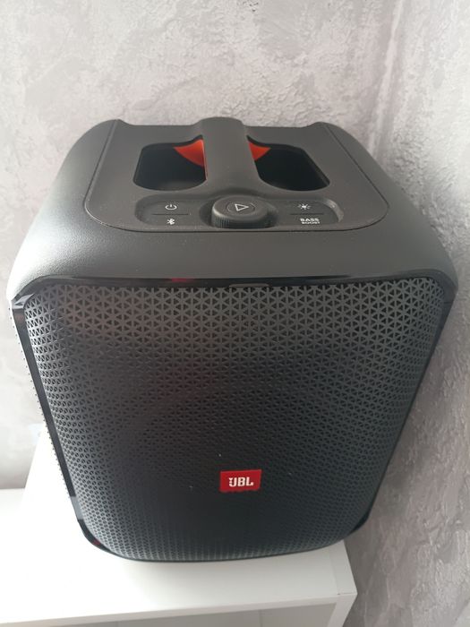 Продаю колонку JBL Party box