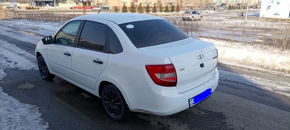 Лада Гранта 2018 , без вложений.