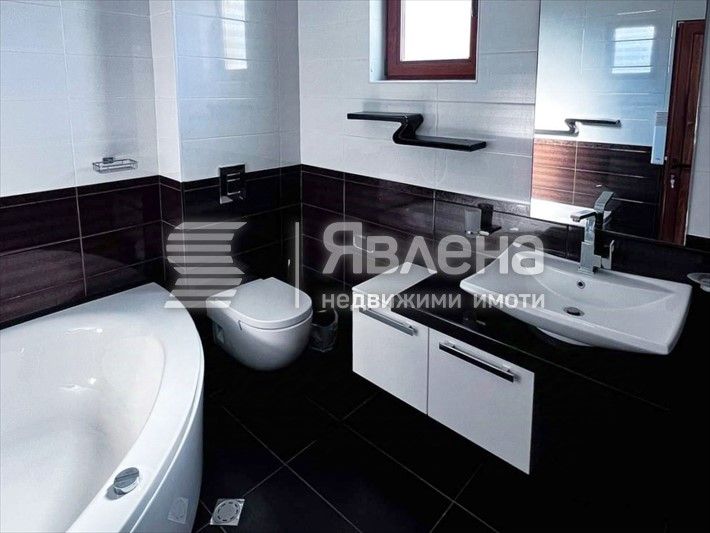 Къща с басейн в Оброчище