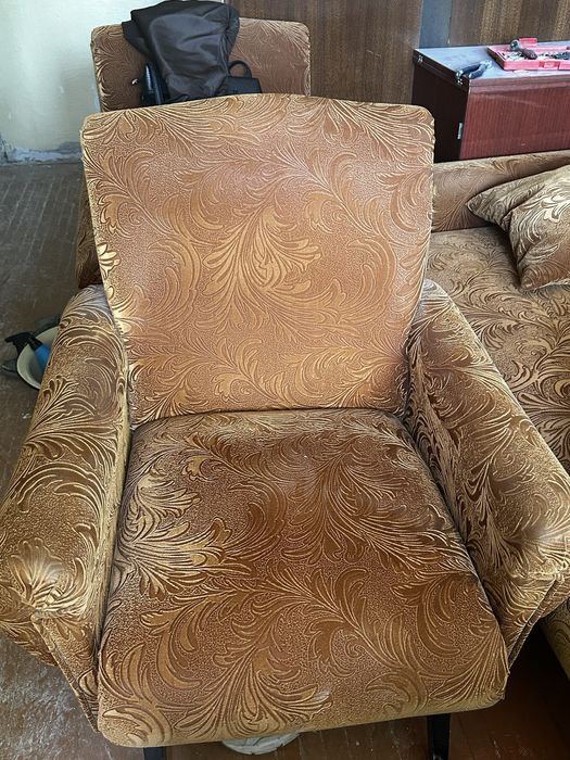 Отдам диван и 2 кресла даром
