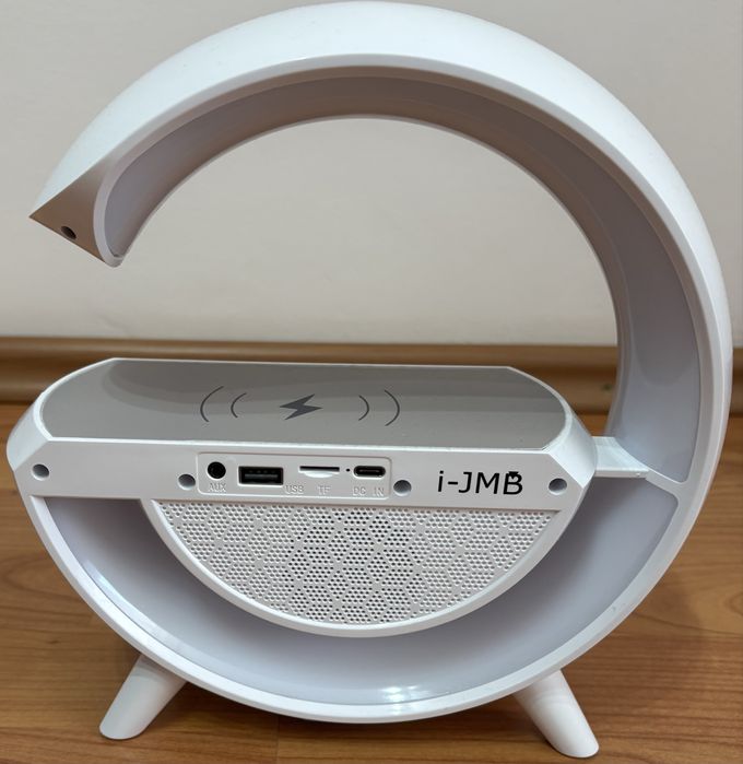 Vând lampă smart cu incărcare wireless, cu funcție de boxă portabilă