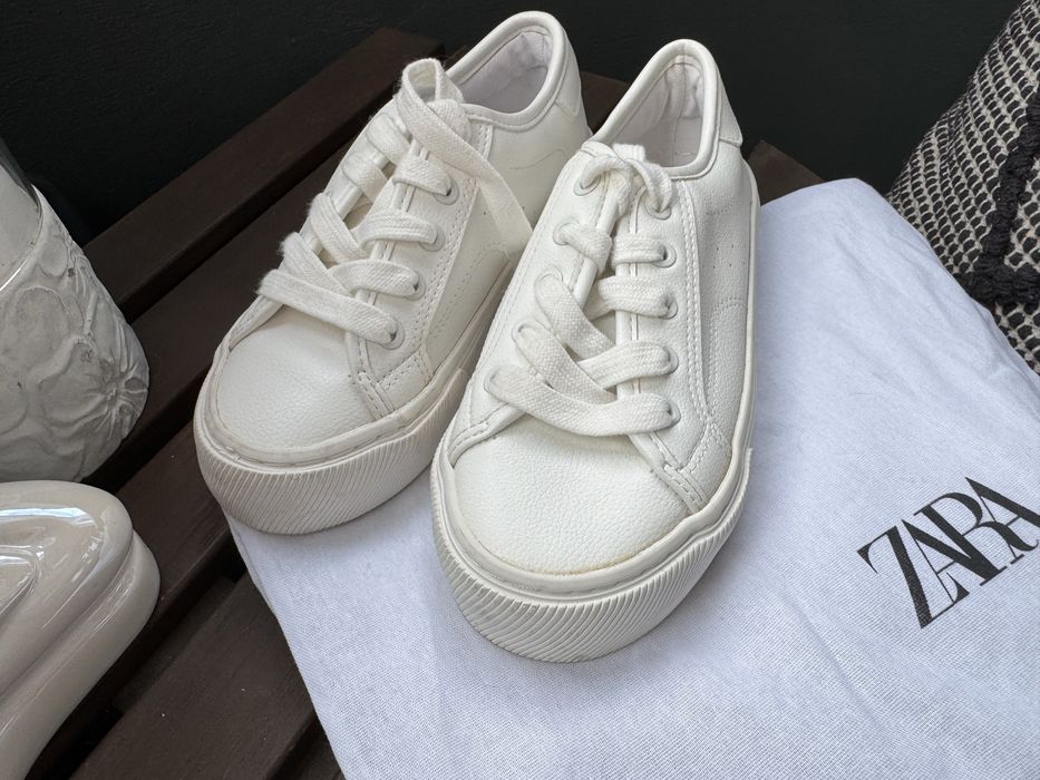 Кожени бели  кецове  нови