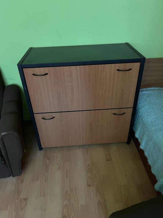 Офис мебели цвят череша