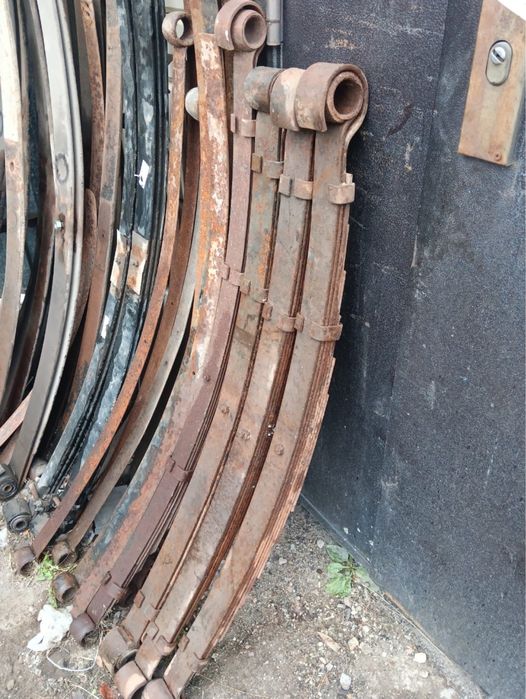 Продам рессоры.         .