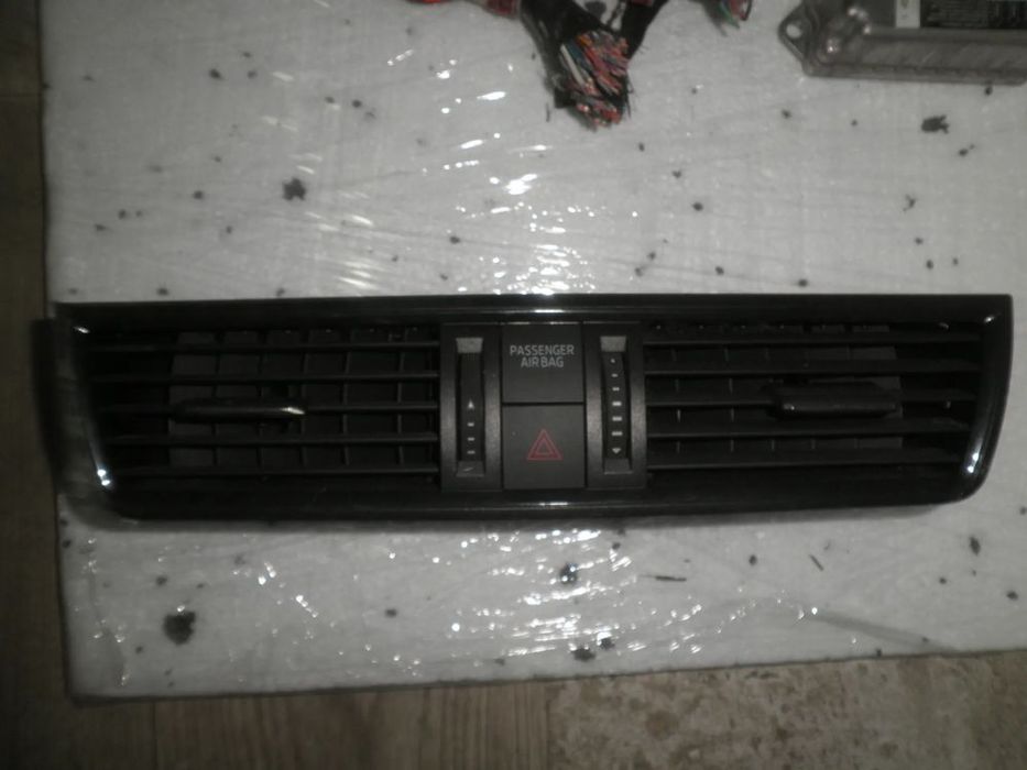 grila ventilatie centrala skoda rapid 5ja820951c